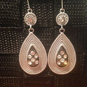 *NEW* Silver & Crystal Gorgeous Dangling Earrings